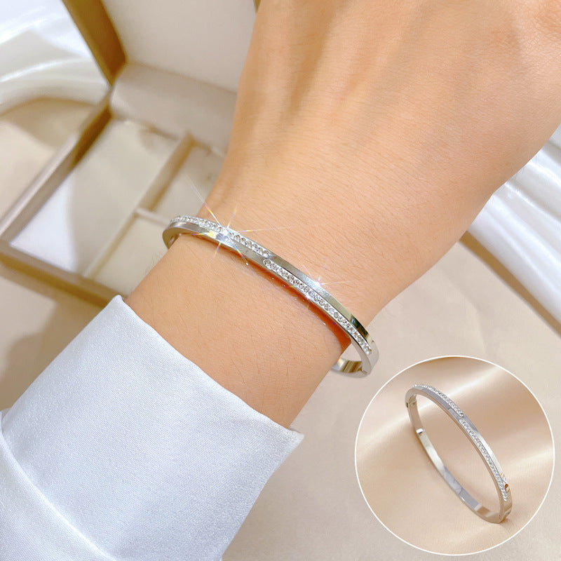 Pavé line bracelet in nickel-free titanium steel – main view