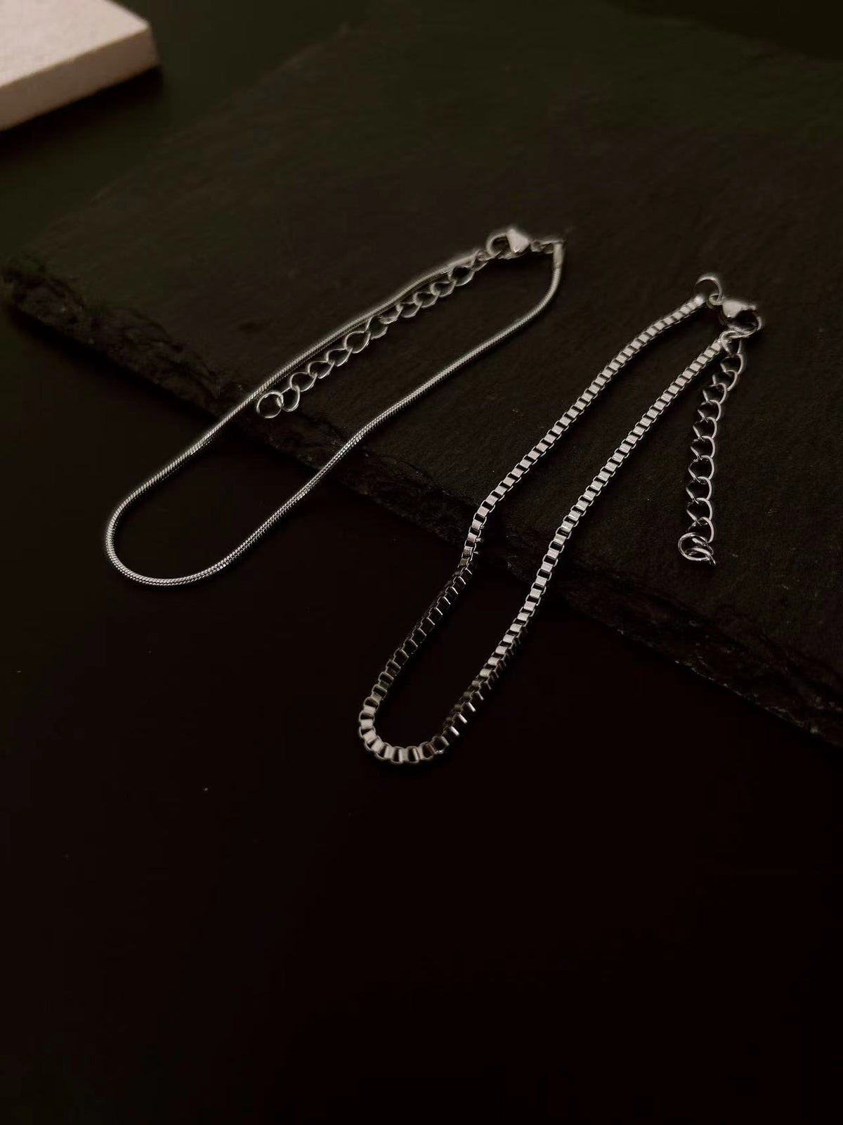 Double-layer bracelet in stainless steel – clasp detail