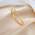 Pavé line bracelet in titanium steel – sparkle detail