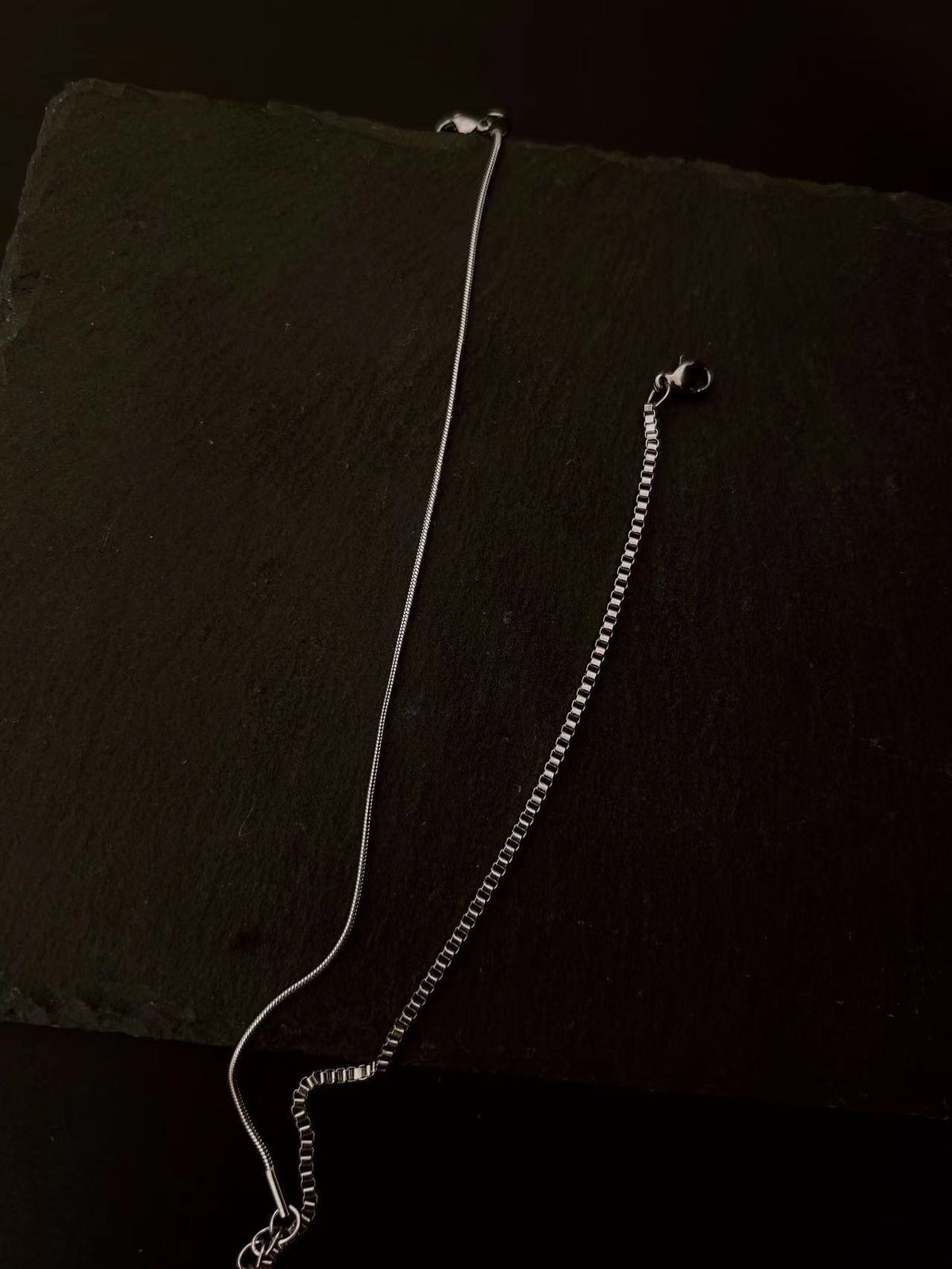 Double-layer bracelet in stainless steel – close-up of two strands